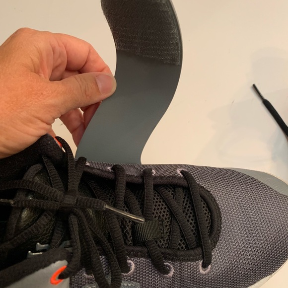 Nike Boys Flytrap Gray Basketball shoes-size 5 - Picture 14 of 16